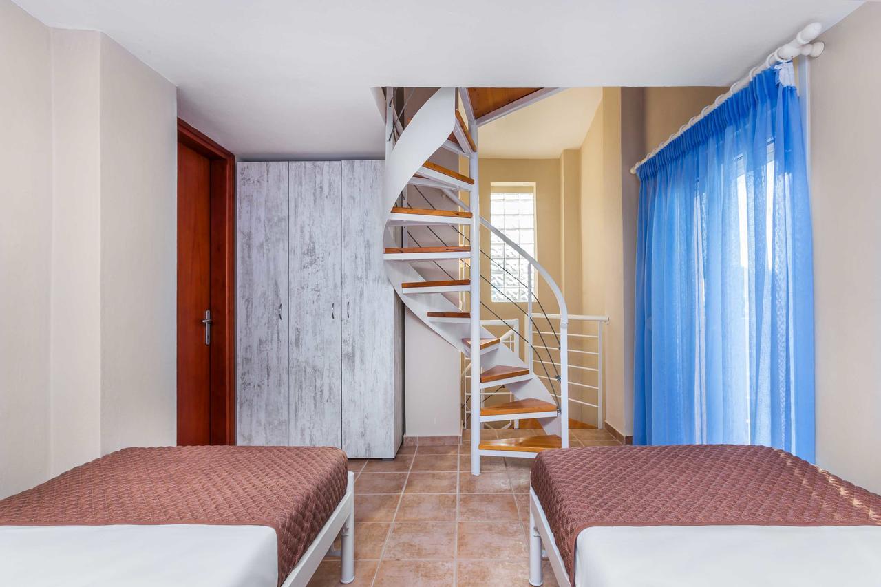 פוסידי Sunset Villas מראה חיצוני תמונה