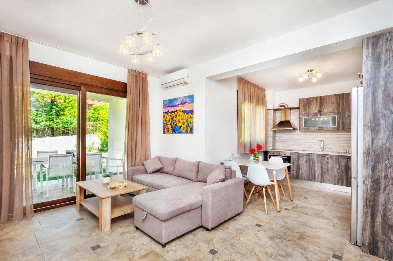 פוסידי Sunset Villas מראה חיצוני תמונה